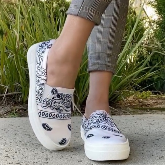 Hot White Bandana Slip On Sneakers Tennis Shoes - Picture 4 of 8